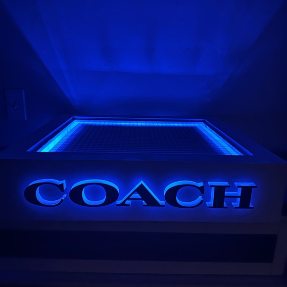 COACH UNLISTED LIVE - Picture 3 of 5